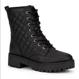 Olivia Miller Women's Alexandria Size 9M Black Faux Leather Quilted Combat Boot